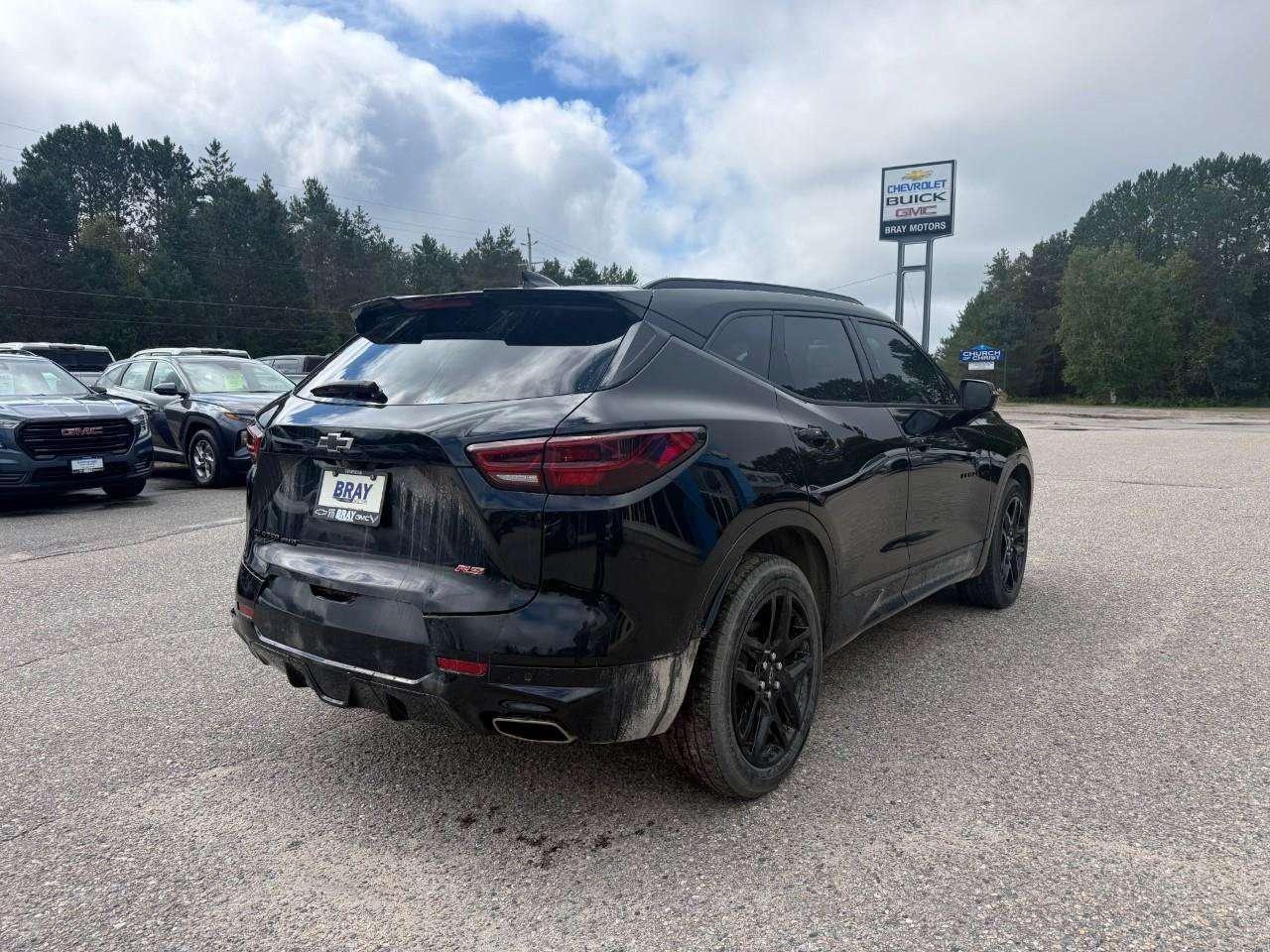 2024 Chevrolet Blazer ALL WEATHER MATS. FRONT VENTILATED AND HEATED SEATS. REAR HEATED SEATS. HD SURROUND VISION. HITCH GUIDANCE. Photo