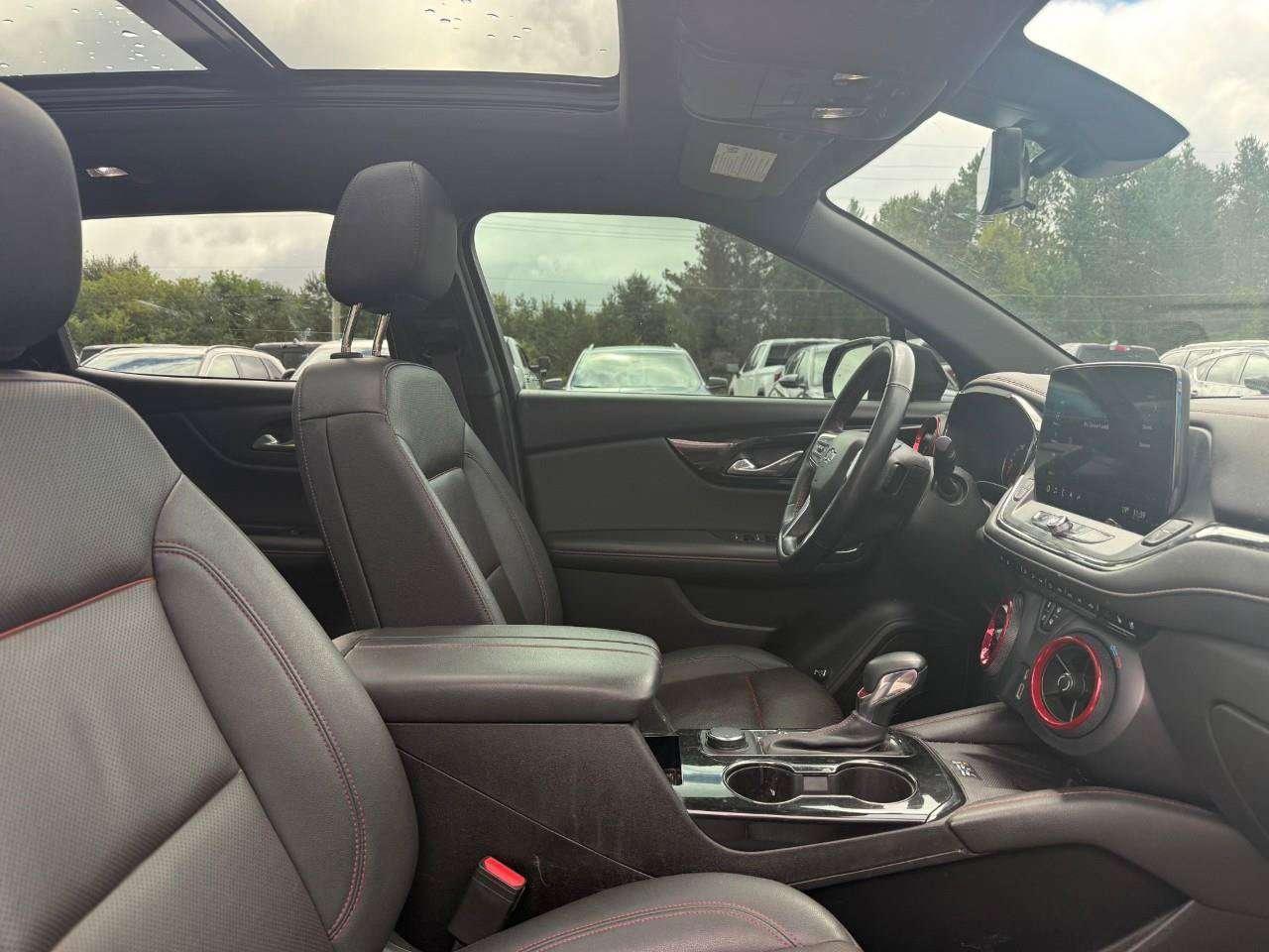 2024 Chevrolet Blazer ALL WEATHER MATS. FRONT VENTILATED AND HEATED SEATS. REAR HEATED SEATS. HD SURROUND VISION. HITCH GUIDANCE. Photo