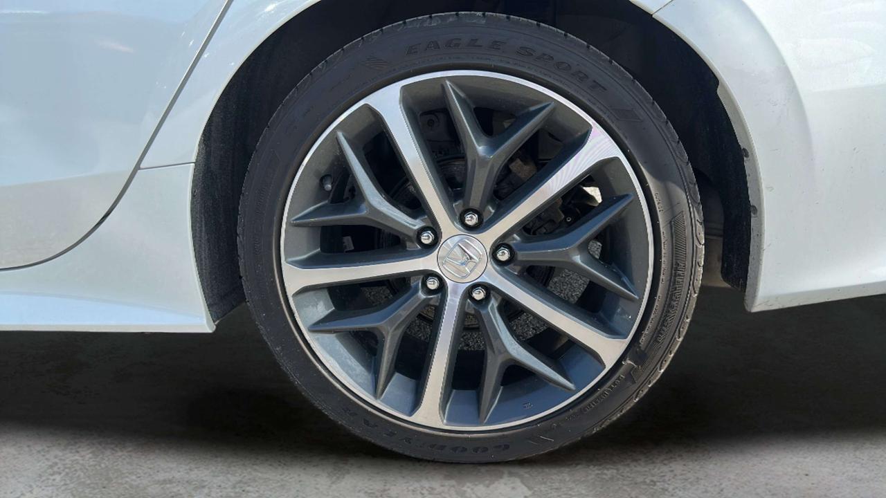 2024 Honda Civic Touring Photo