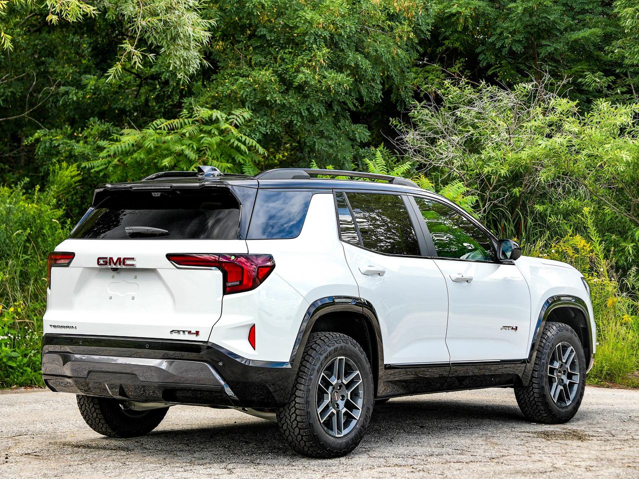 2027 GMC Terrain AWD AT4 Photo