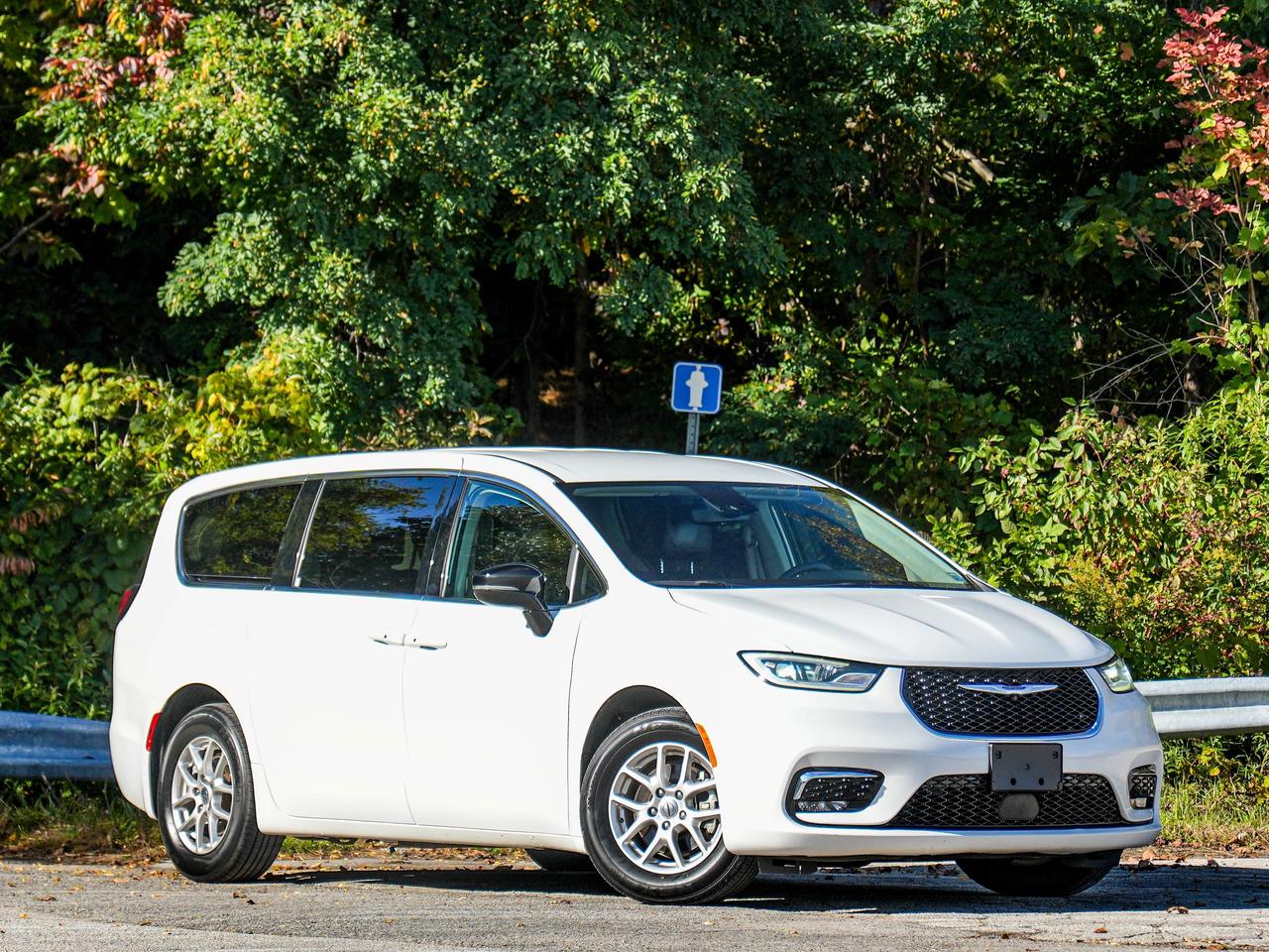 2024 Chrysler Pacifica Touring-L Photo