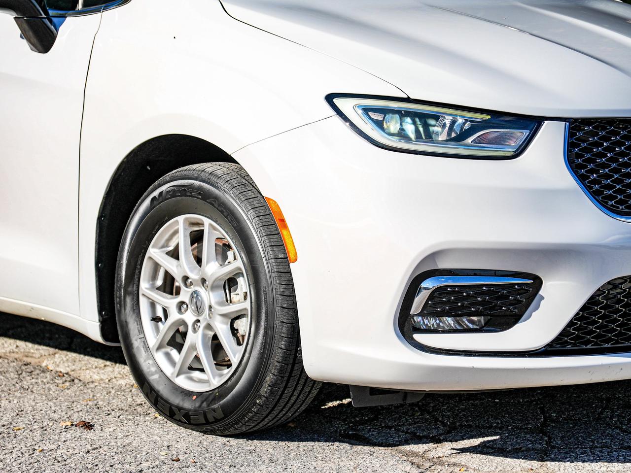 2024 Chrysler Pacifica Touring-L Photo