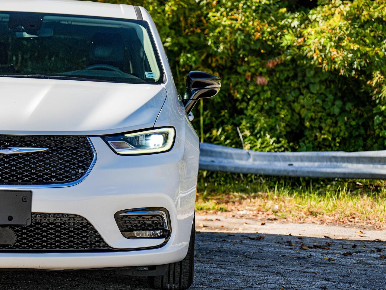 2024 Chrysler Pacifica Touring-L Photo
