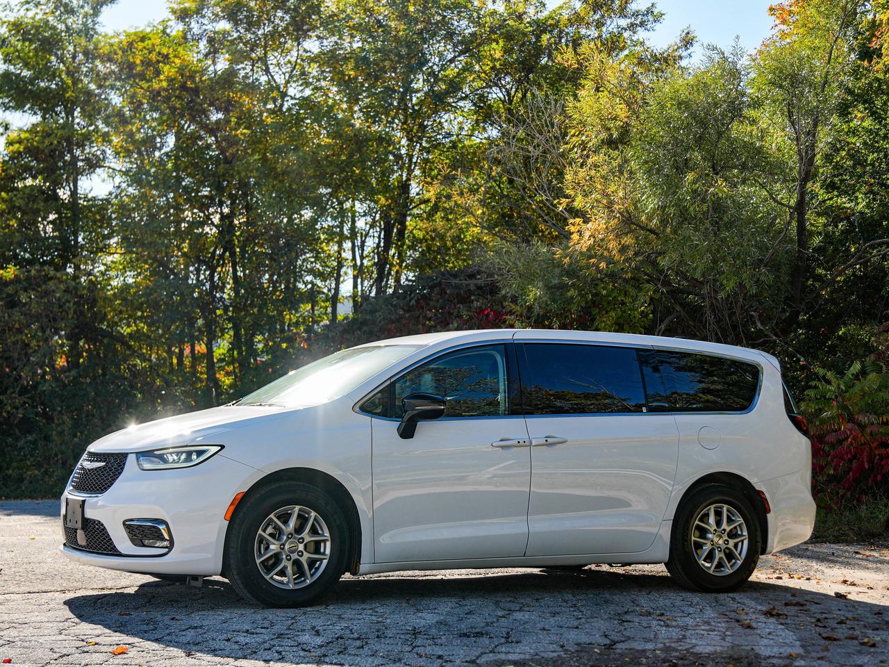 2024 Chrysler Pacifica Touring-L Photo
