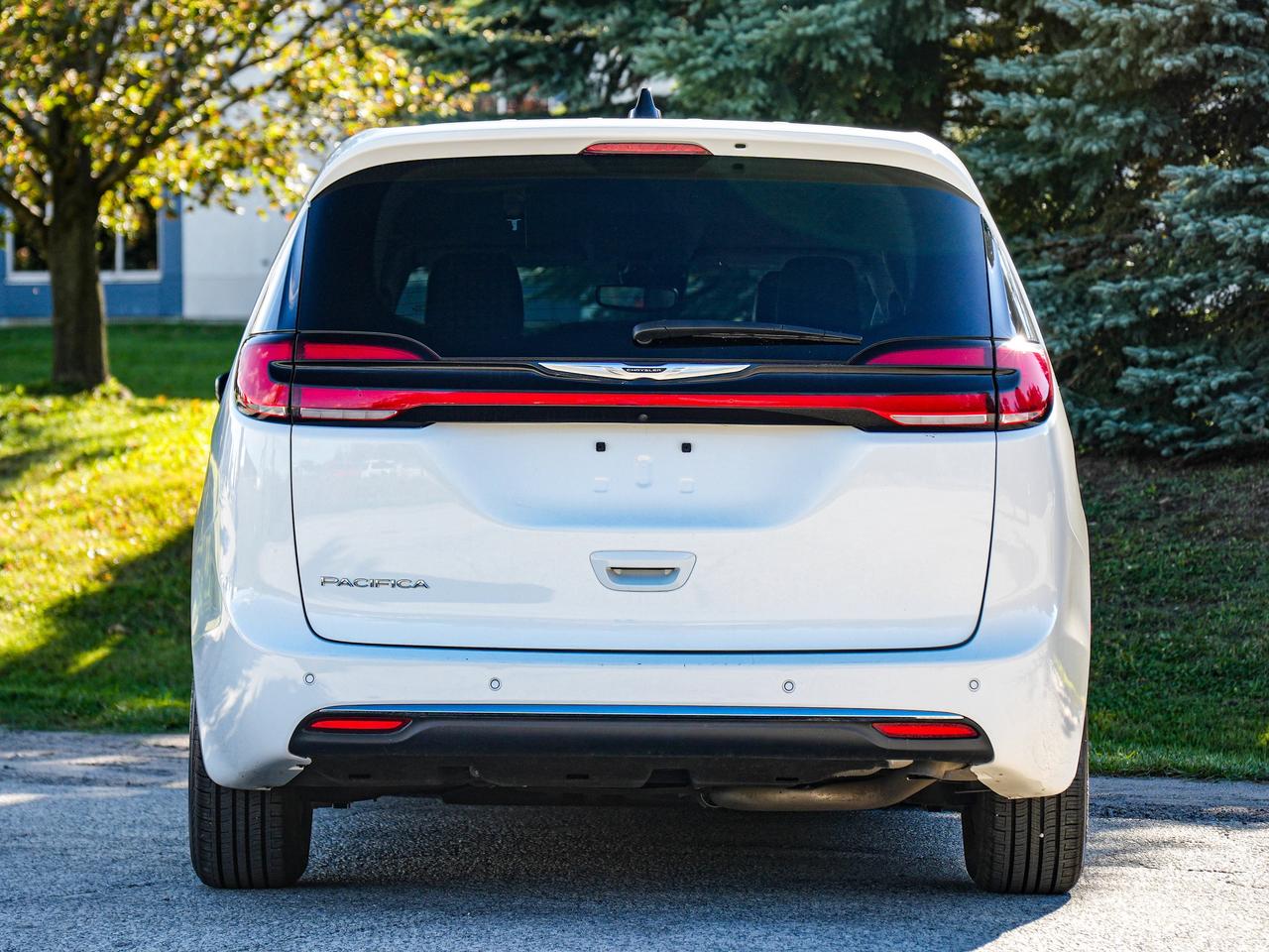 2024 Chrysler Pacifica Touring-L Photo