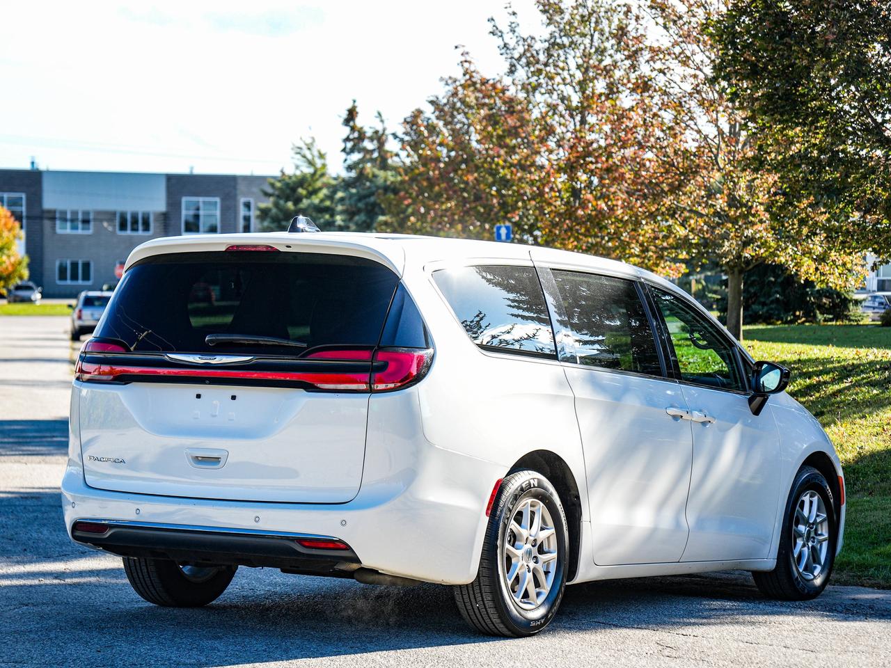 2024 Chrysler Pacifica Touring-L Photo