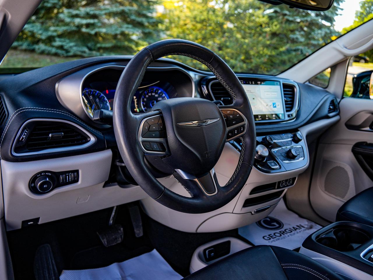 2024 Chrysler Pacifica Touring-L Photo