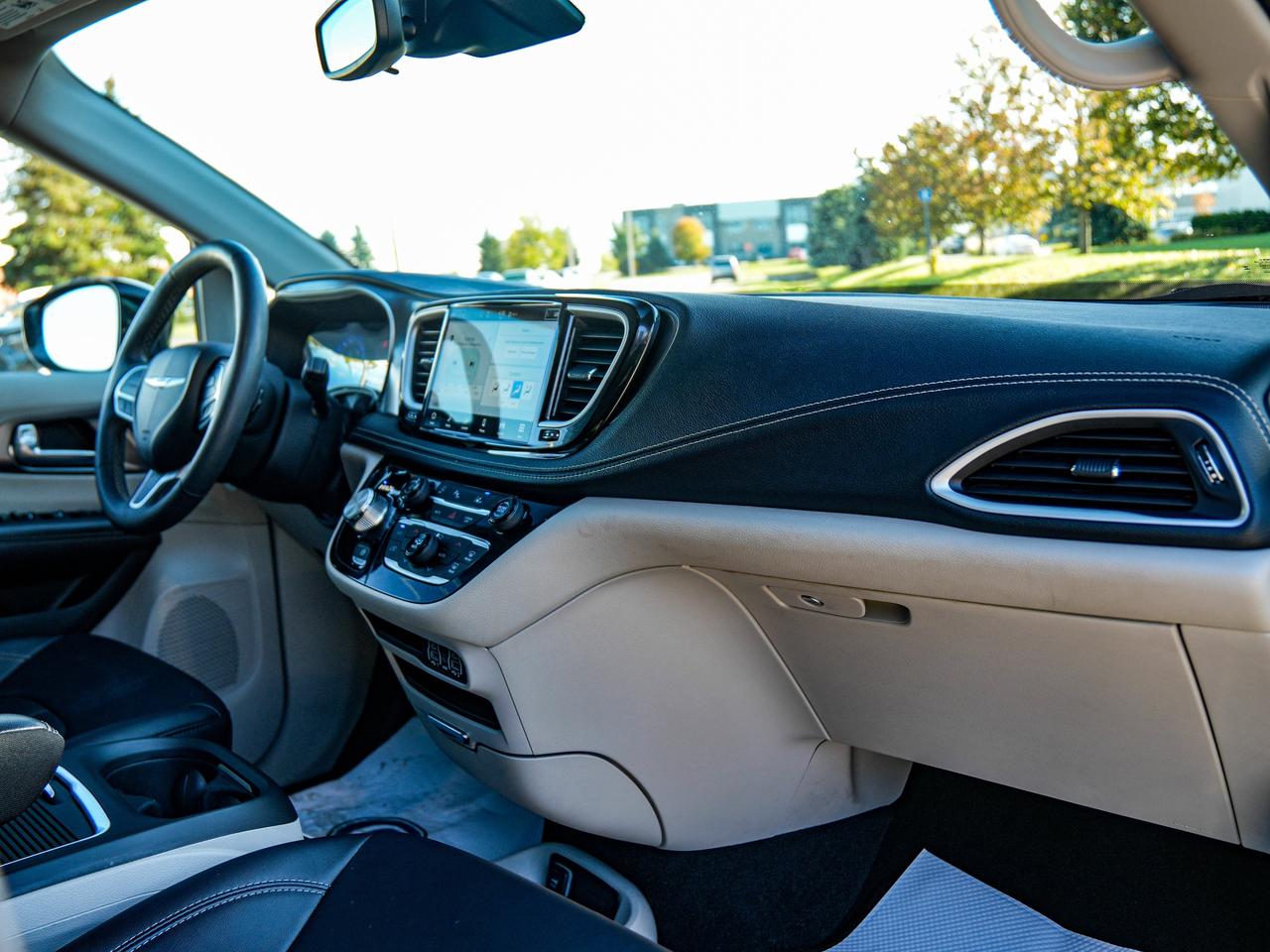 2024 Chrysler Pacifica Touring-L Photo
