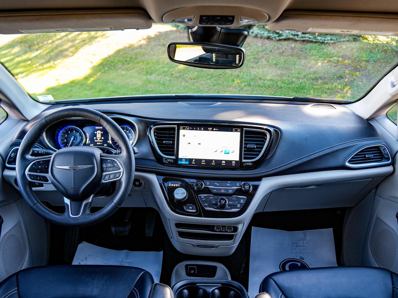 2024 Chrysler Pacifica Touring-L Photo