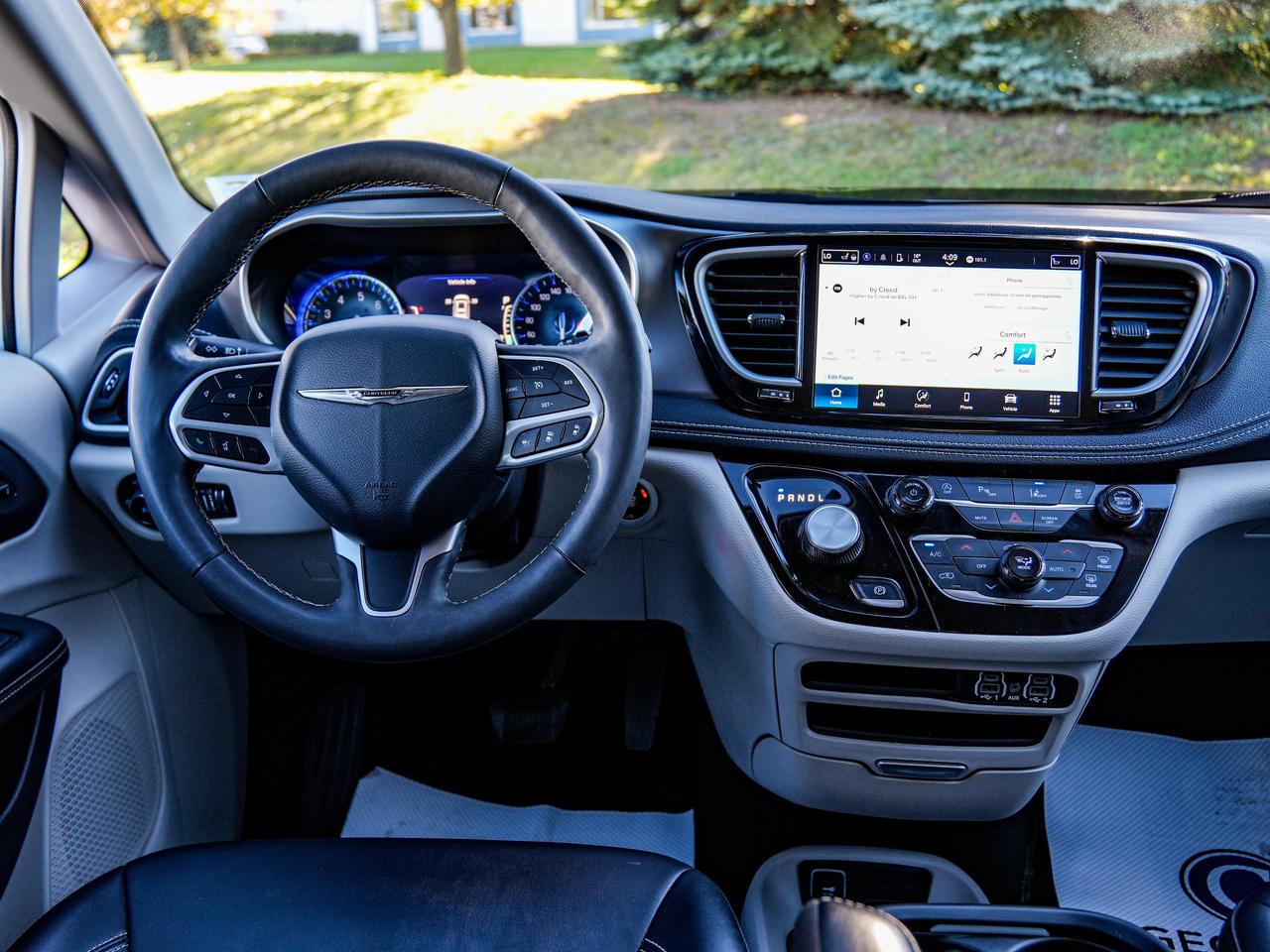 2024 Chrysler Pacifica Touring-L Photo