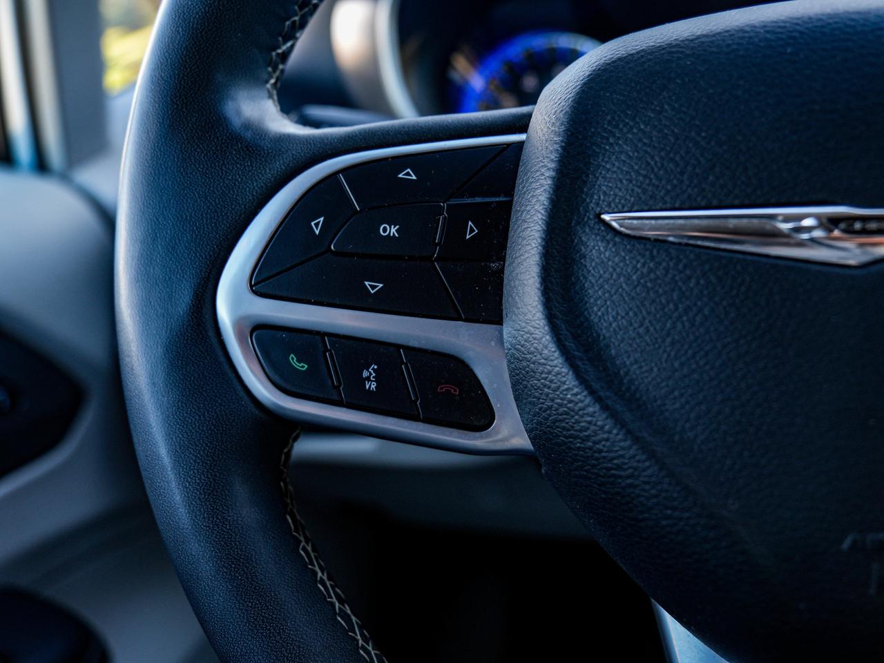 2024 Chrysler Pacifica Touring-L Photo