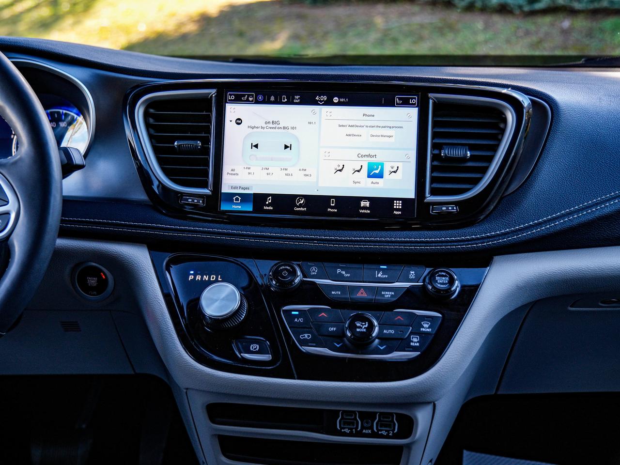 2024 Chrysler Pacifica Touring-L Photo