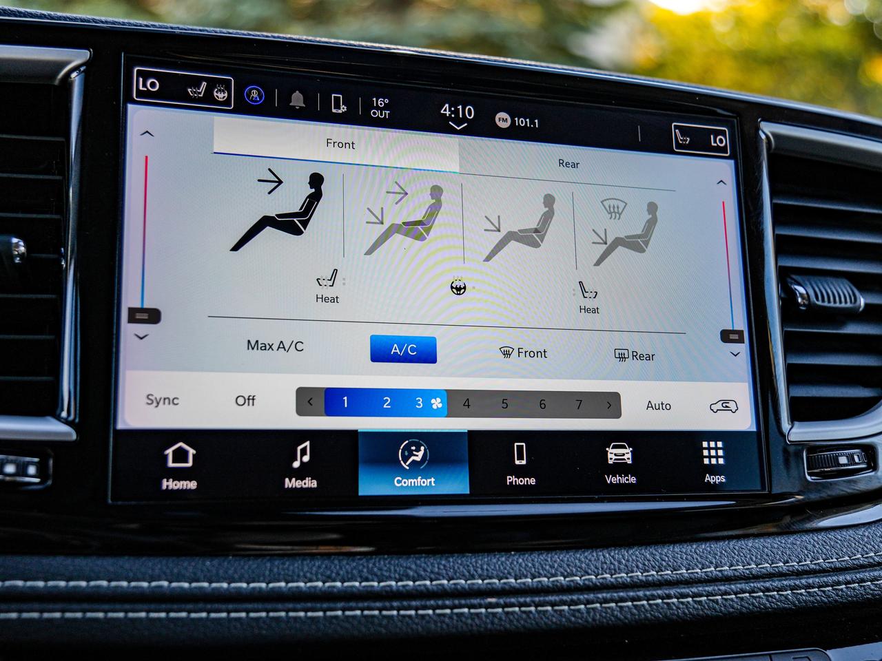 2024 Chrysler Pacifica Touring-L Photo