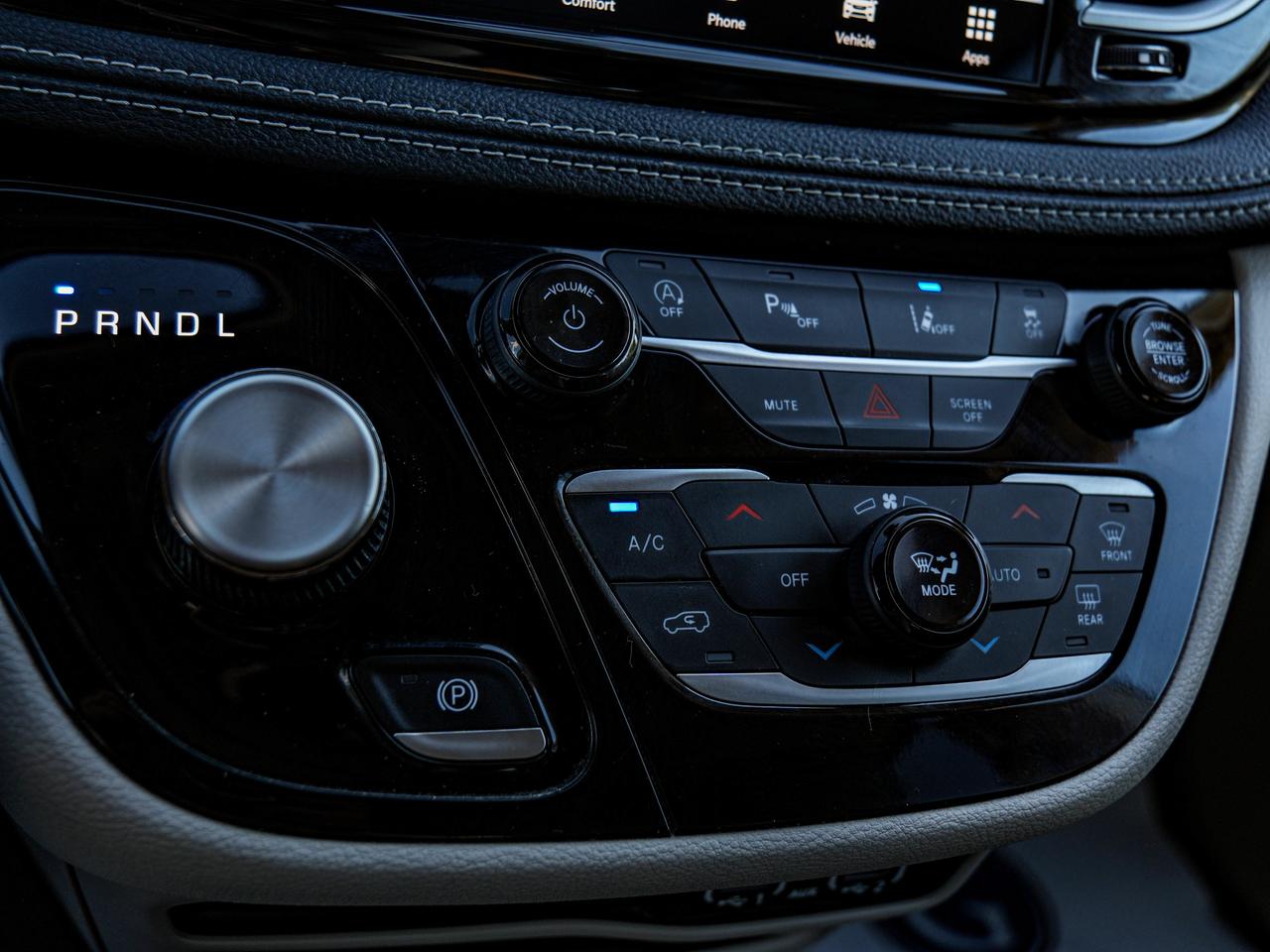 2024 Chrysler Pacifica Touring-L Photo