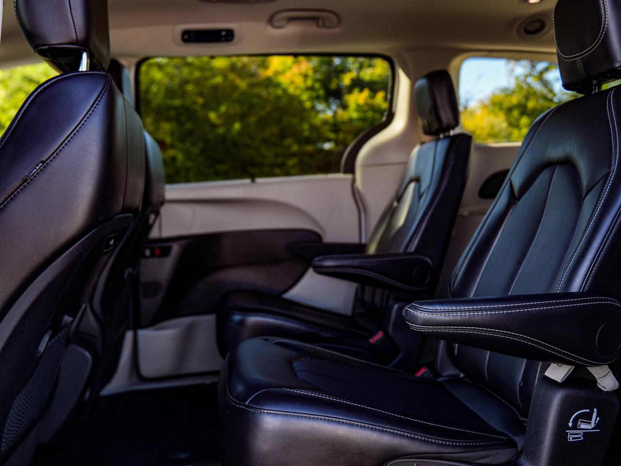 2024 Chrysler Pacifica Touring-L Photo