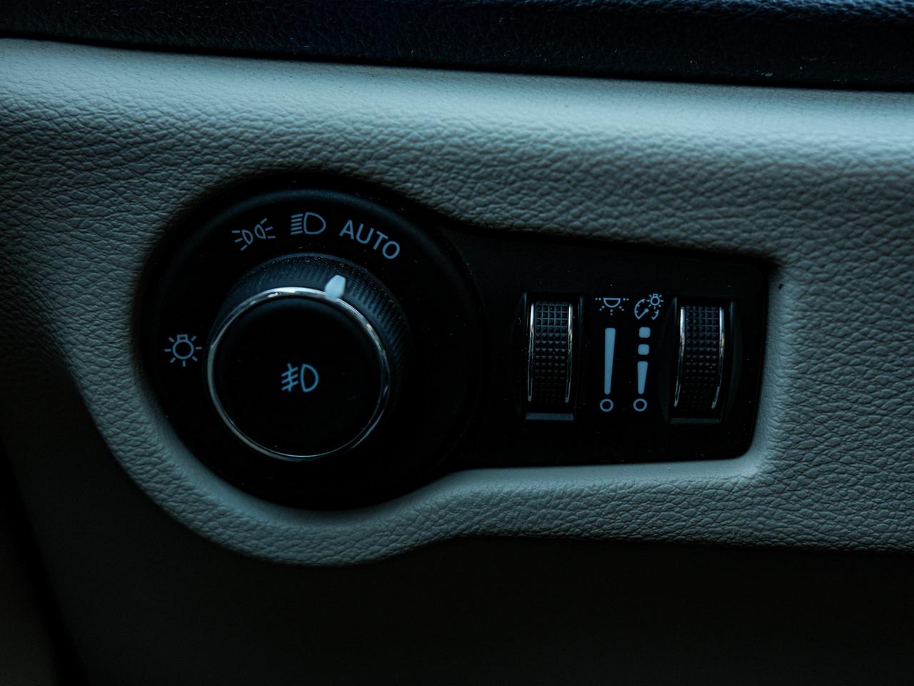 2024 Chrysler Pacifica Touring-L Photo