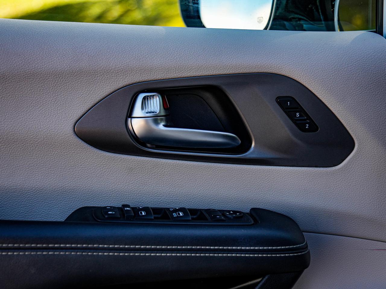 2024 Chrysler Pacifica Touring-L Photo
