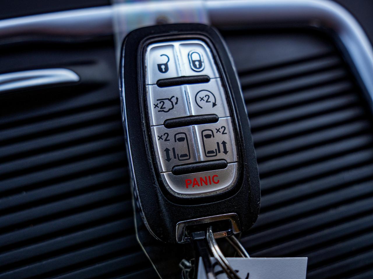 2024 Chrysler Pacifica Touring-L Photo