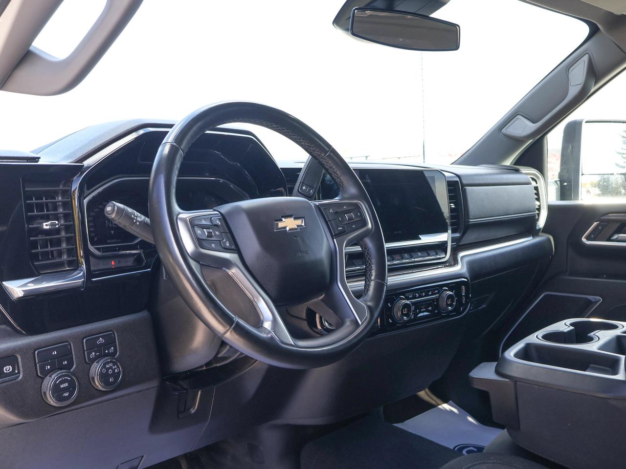 2025 Chevrolet SILVERADO 2500HD LT Photo