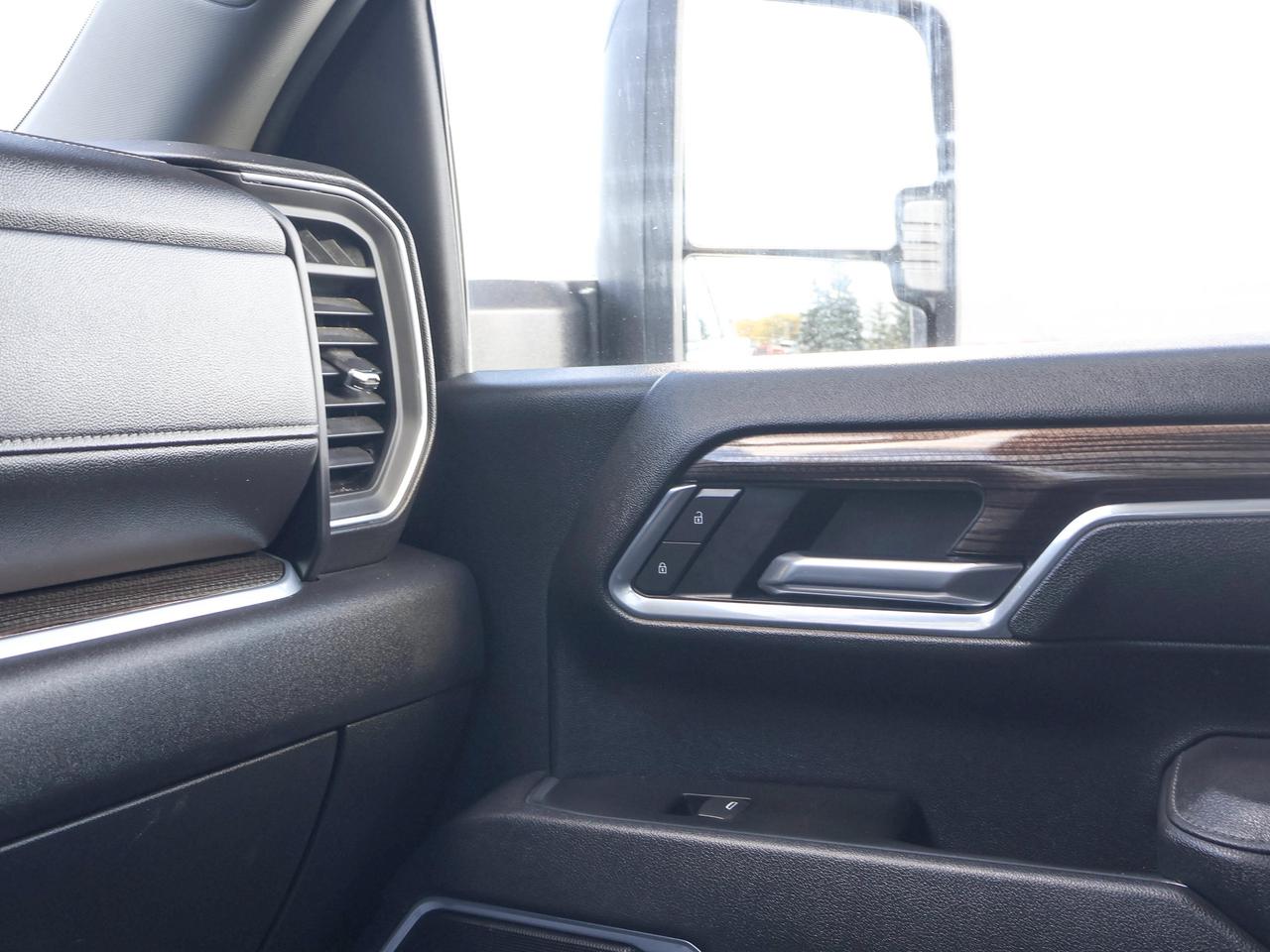 2025 Chevrolet SILVERADO 2500HD LT Photo