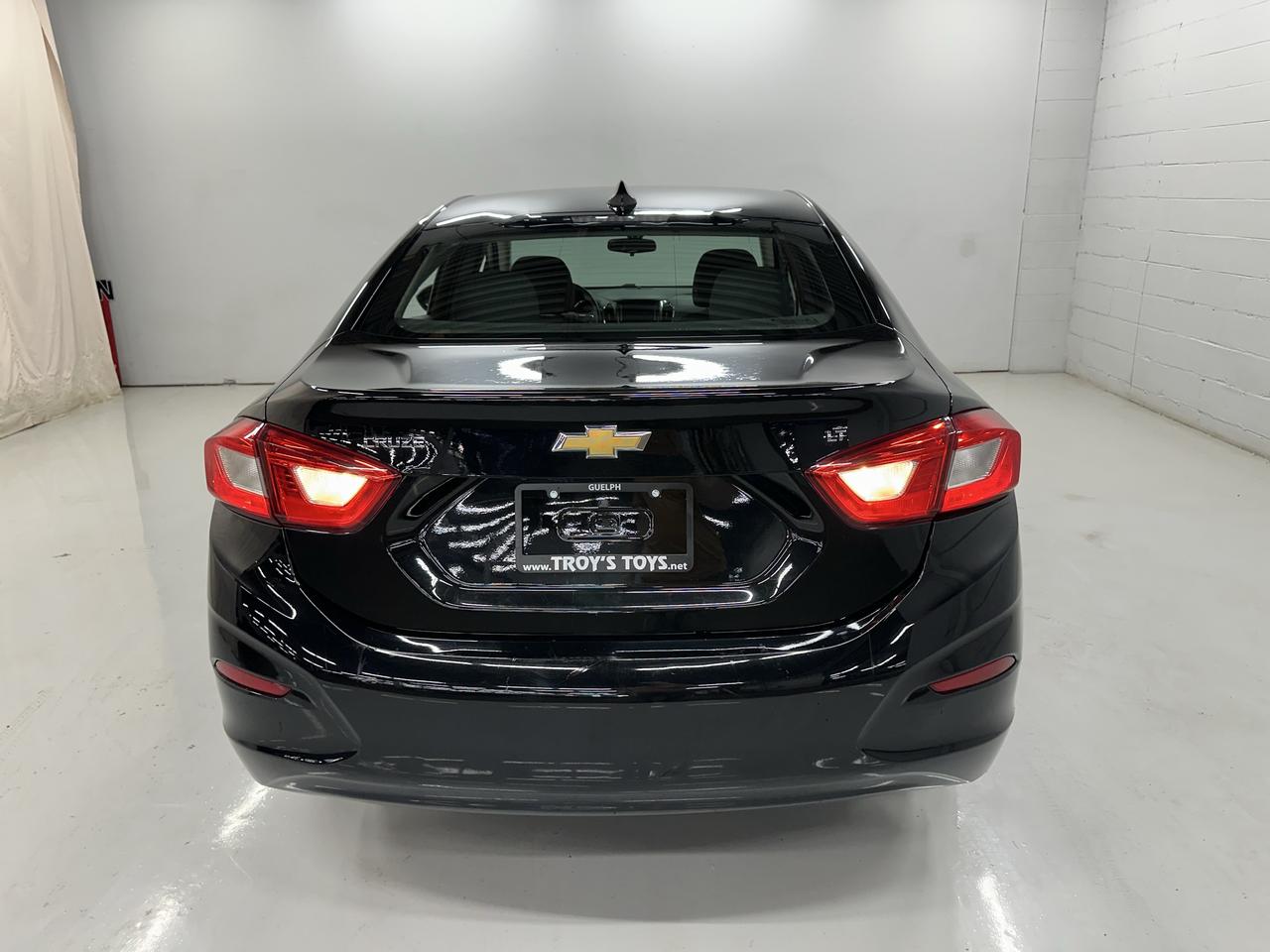 2018 Chevrolet Cruze LT Photo2