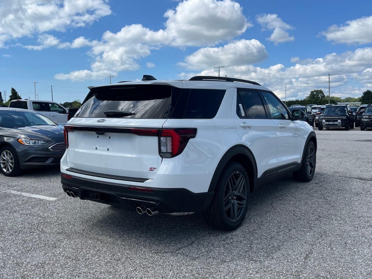 2026 Ford Explorer ST Photo