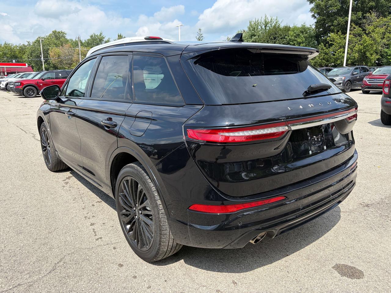 2023 Lincoln Corsair Reserve AWD Photo2