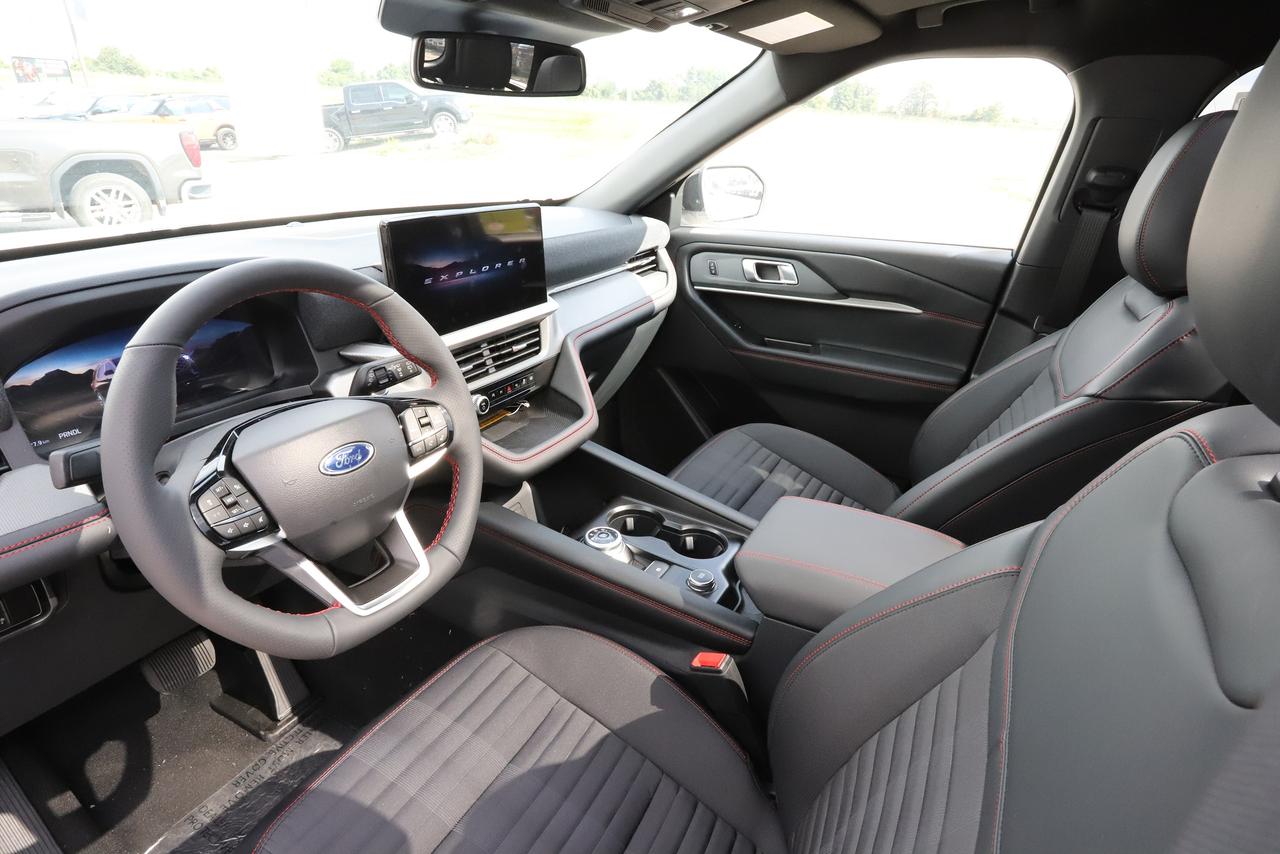 2026 Ford Explorer ST-Line 4WD Photo1