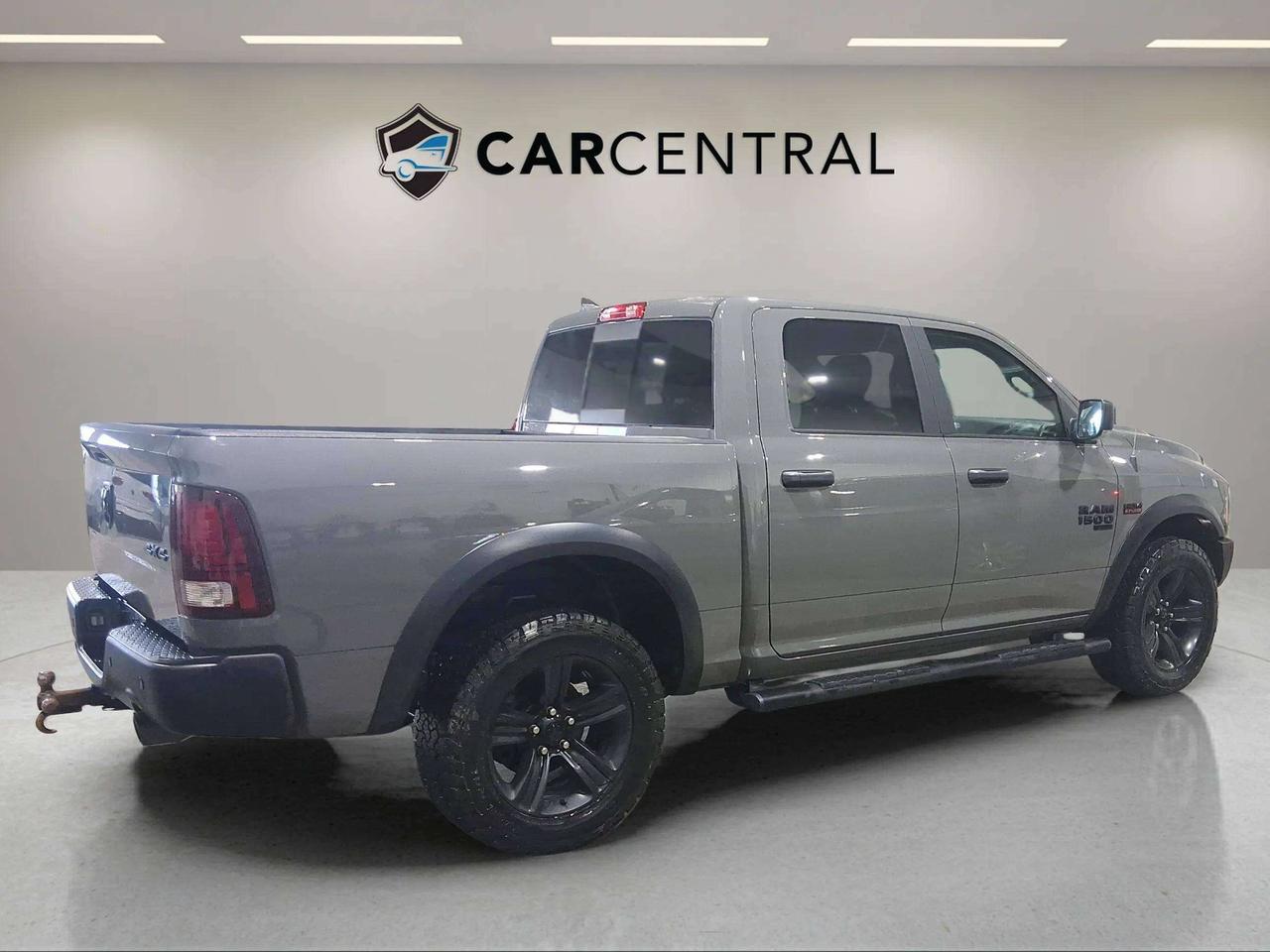 2022 RAM 1500 WARLOCK | CLEAN CARFAX | HEMI | TONNEAU| LOW KMS Photo