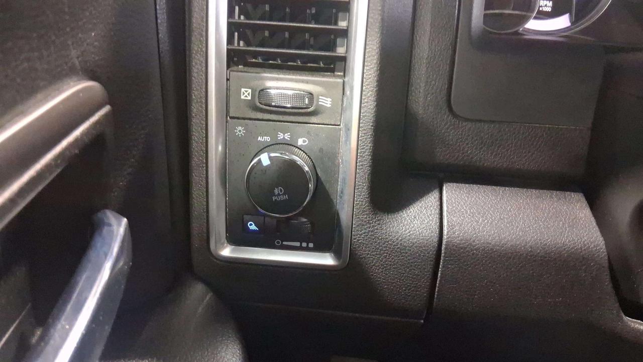 2022 RAM 1500 WARLOCK | CLEAN CARFAX | HEMI | TONNEAU| LOW KMS Photo