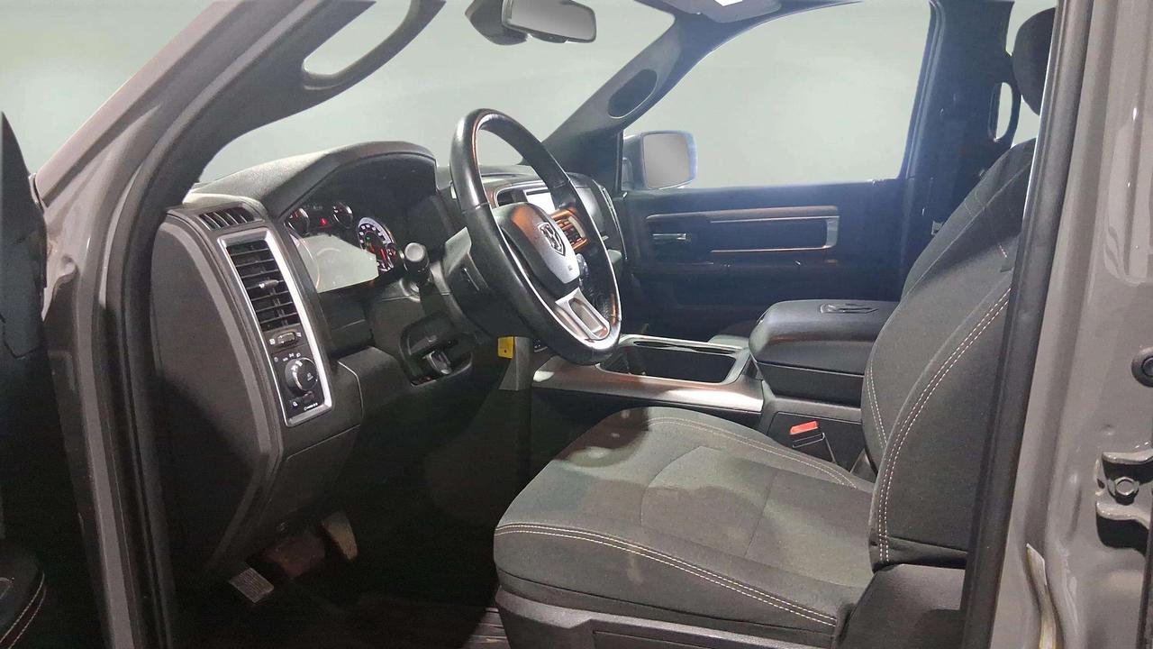 2022 RAM 1500 WARLOCK | CLEAN CARFAX | HEMI | TONNEAU| LOW KMS Photo