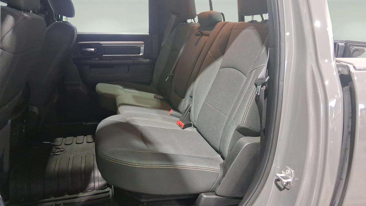2022 RAM 1500 WARLOCK | CLEAN CARFAX | HEMI | TONNEAU| LOW KMS Photo
