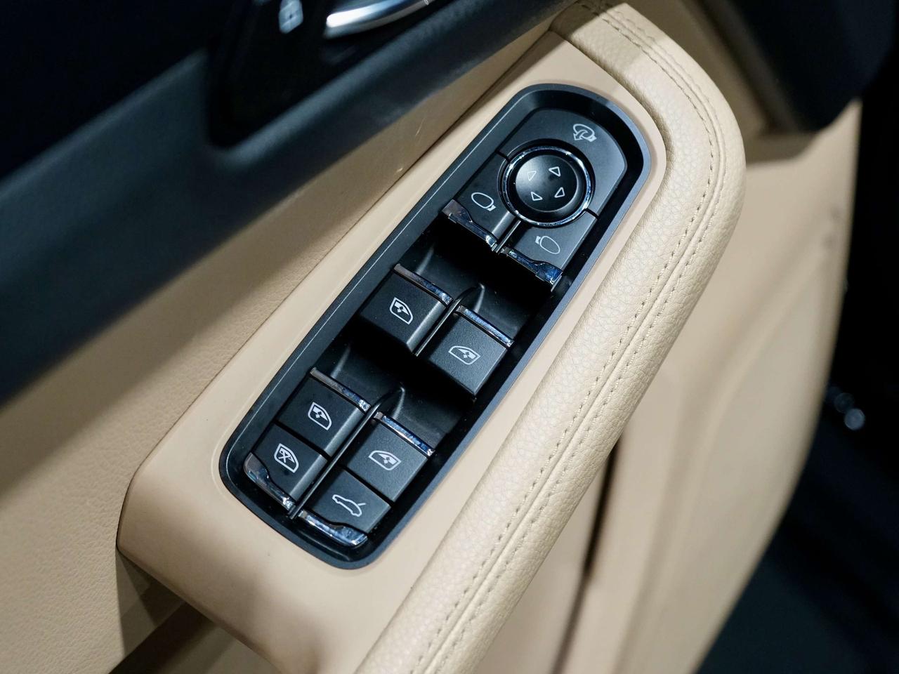 2022 Porsche Macan AWD|PANO|DRIVE ASSIST| NO ACCIDENTS | Photo