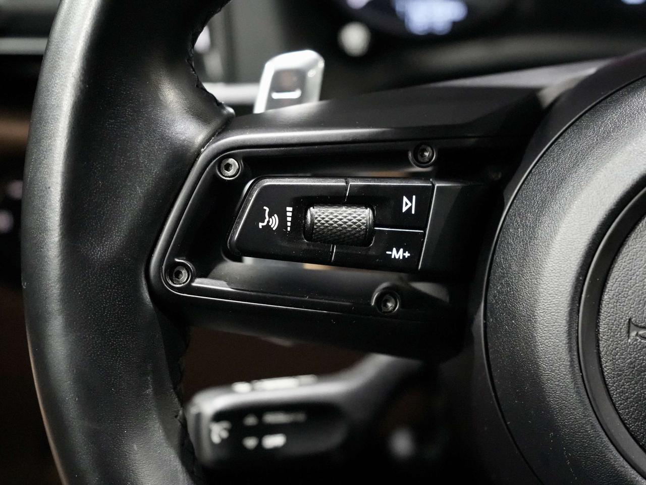 2022 Porsche Macan AWD|PANO|DRIVE ASSIST| NO ACCIDENTS | Photo