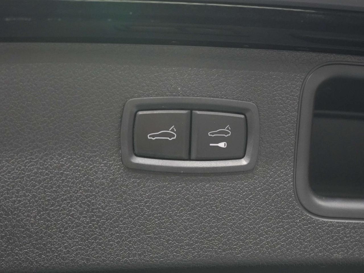 2022 Porsche Macan AWD|PANO|DRIVE ASSIST| NO ACCIDENTS | Photo