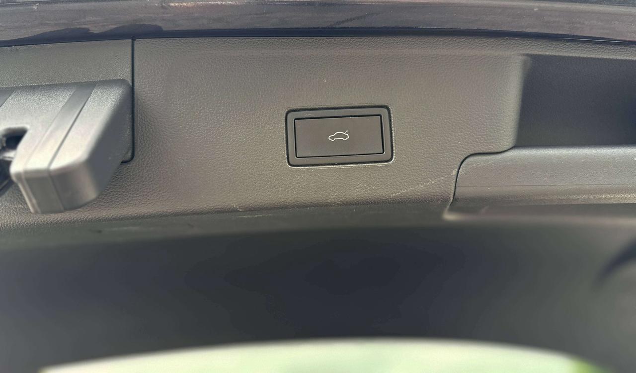 2023 Volkswagen Atlas Highline | PANO ROOF | NAV | FENDER AUDIO | Photo