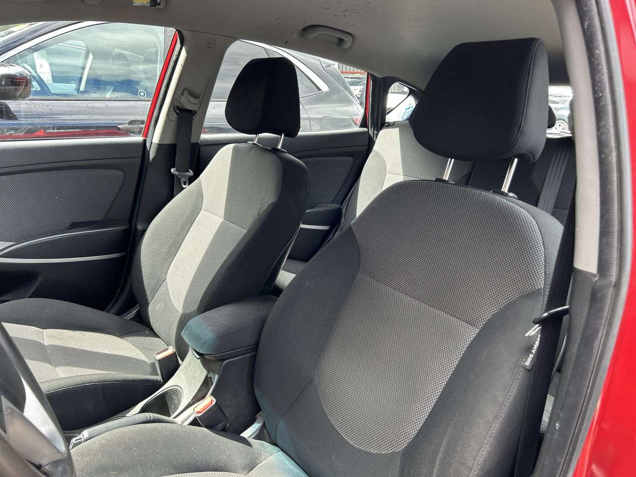 2013 Hyundai Accent LOW KMS!! | AUTOMATIC | HTD SEATS |FM/AM/CD PLAYER Photo1