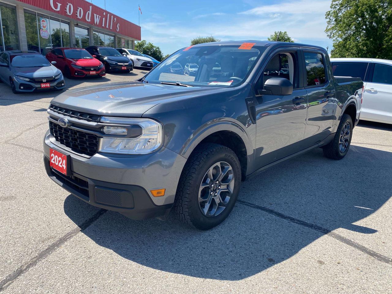 2024 Ford Maverick XLT, CLEAN CARFAX, AWD, BACK UP CAMERA! Photo