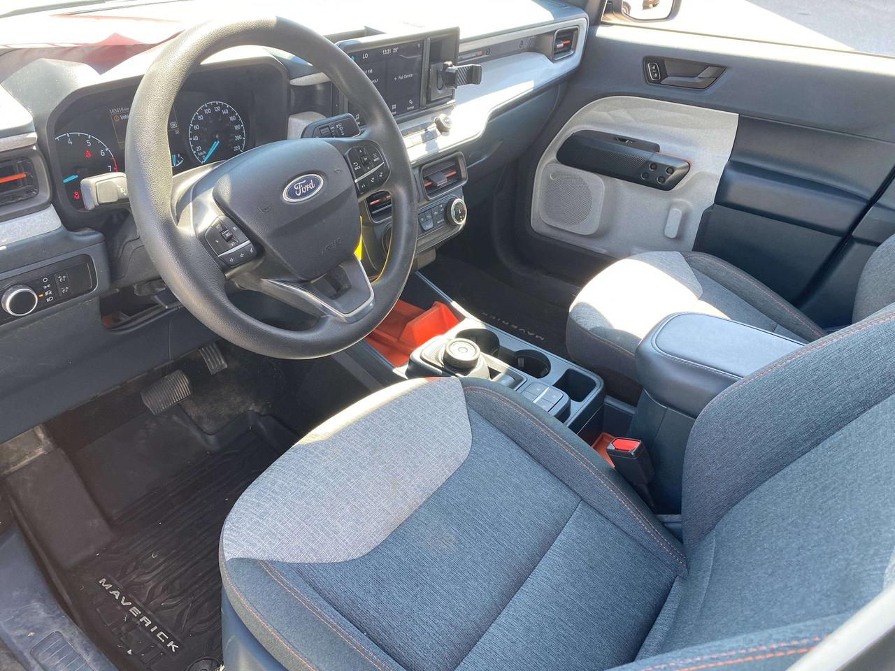 2024 Ford Maverick XLT, CLEAN CARFAX, AWD, BACK UP CAMERA! - Photo #11