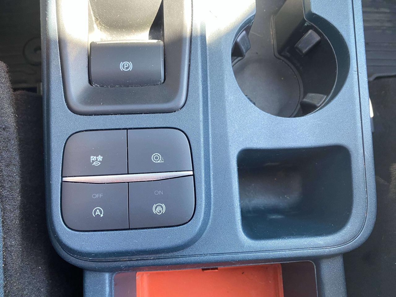2024 Ford Maverick XLT, CLEAN CARFAX, AWD, BACK UP CAMERA! - Photo #17