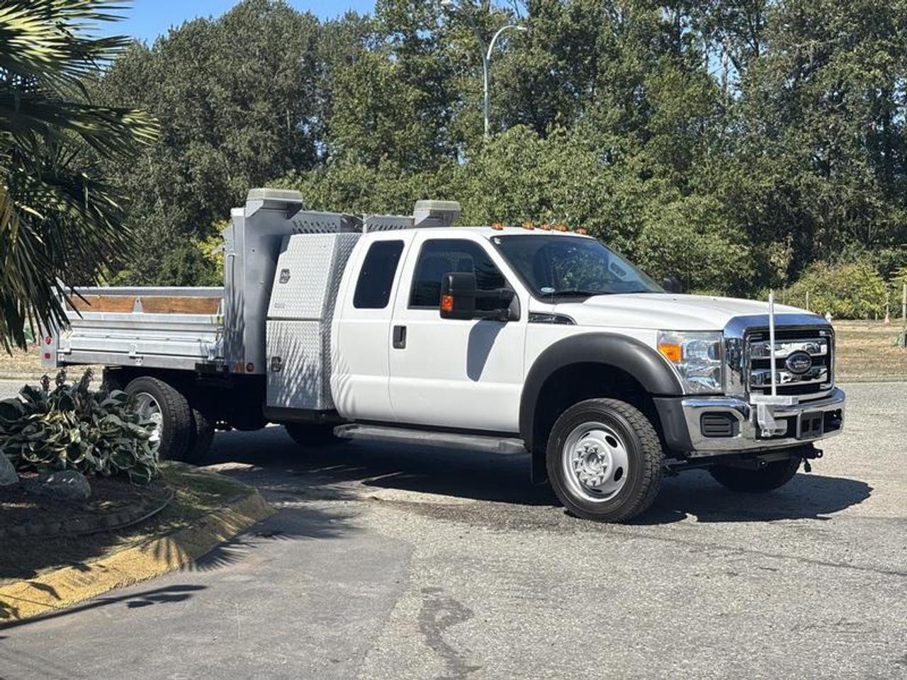 Used 2016 Ford F-550 Super Duty 4x4 9-Foot Dump Truck for sale in Burnaby, BC