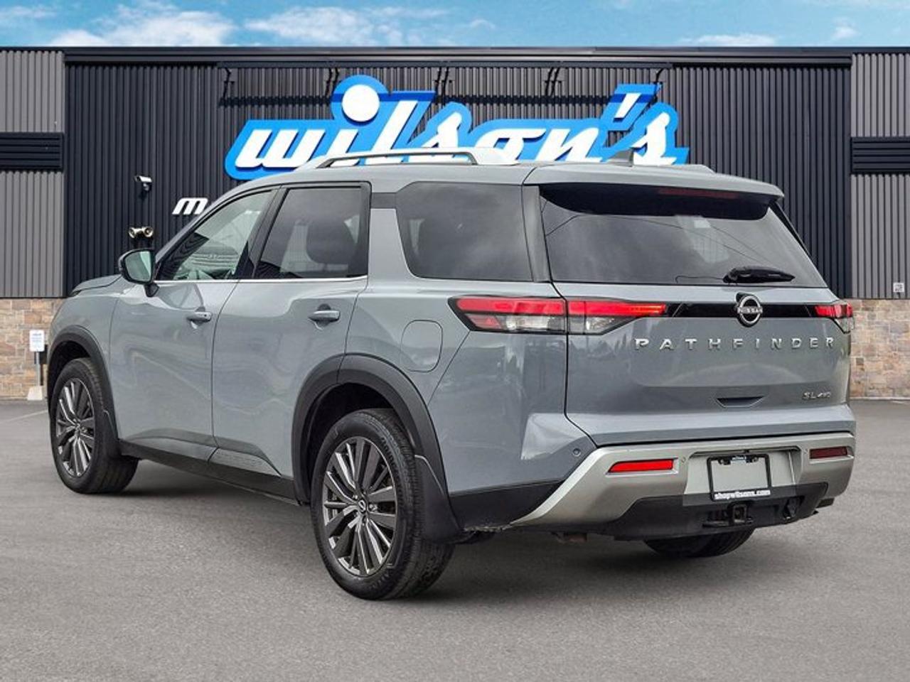 2024 Nissan Pathfinder SL 4WD | Leather | Pano Roof | Heated Seats | Bose Audio | Remote Start | Power Liftgate | and More! Photo