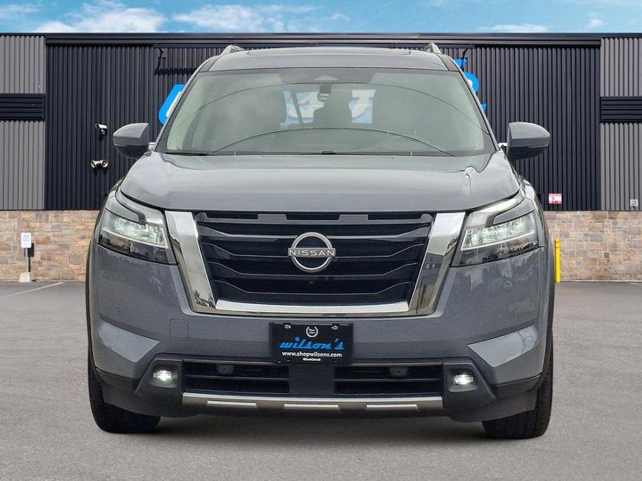 2024 Nissan Pathfinder SL 4WD | Leather | Pano Roof | Heated Seats | Bose Audio | Remote Start | Power Liftgate | and More! Photo