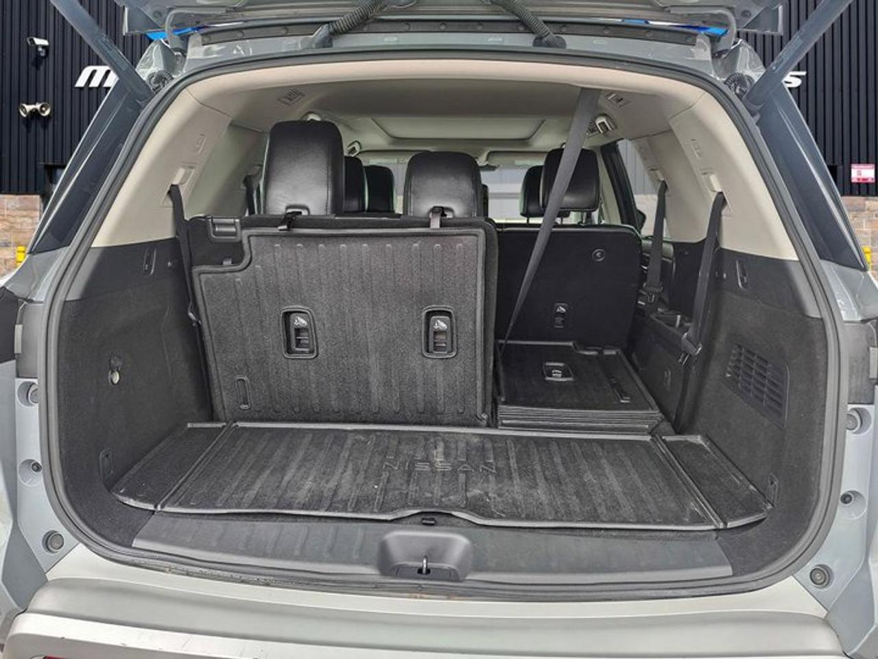 2024 Nissan Pathfinder SL 4WD | Leather | Pano Roof | Heated Seats | Bose Audio | Remote Start | Power Liftgate | and More! Photo