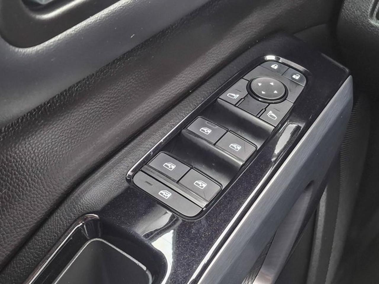 2024 Nissan Pathfinder SL 4WD | Leather | Pano Roof | Heated Seats | Bose Audio | Remote Start | Power Liftgate | and More! Photo