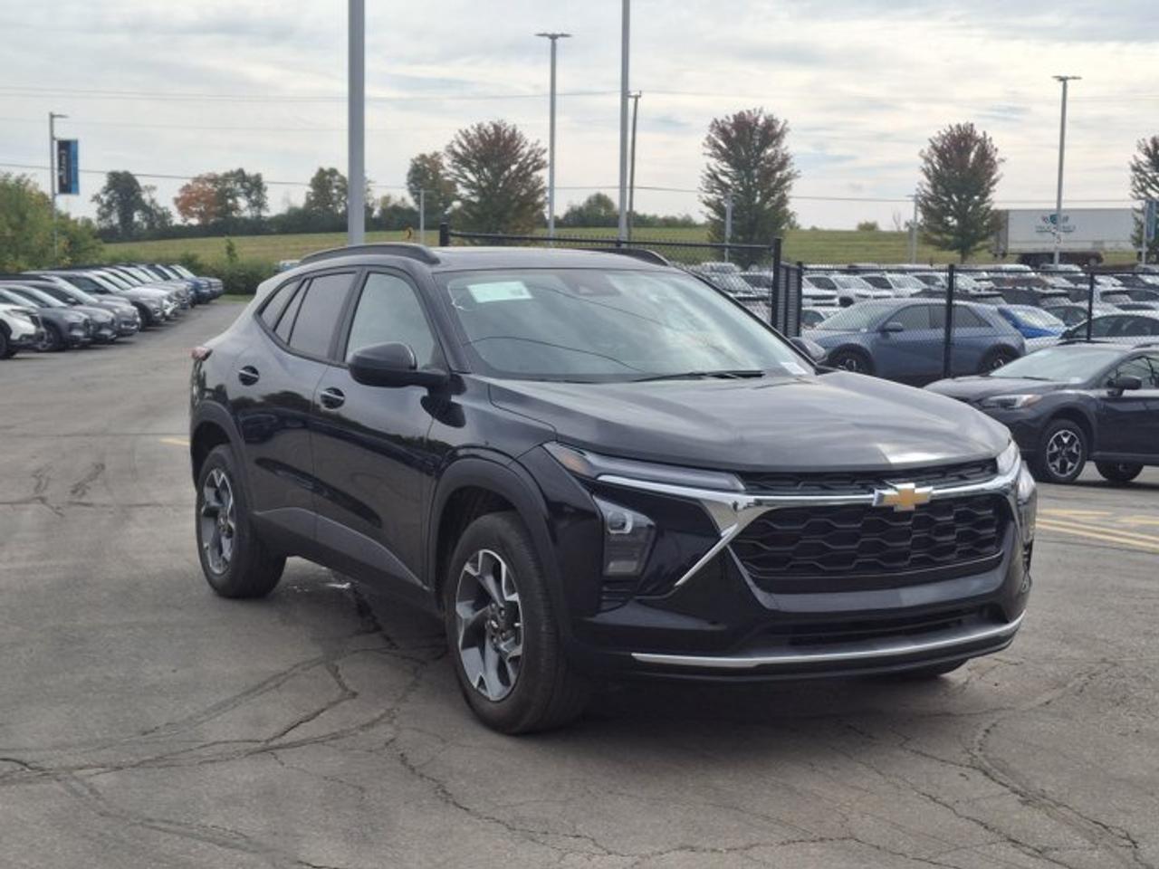 2024 Chevrolet Trax LT | Sunroof | Adaptive Cruise | BSM | Heated Wheel + Seats | Remote Start | CarPlay and More ! Photo
