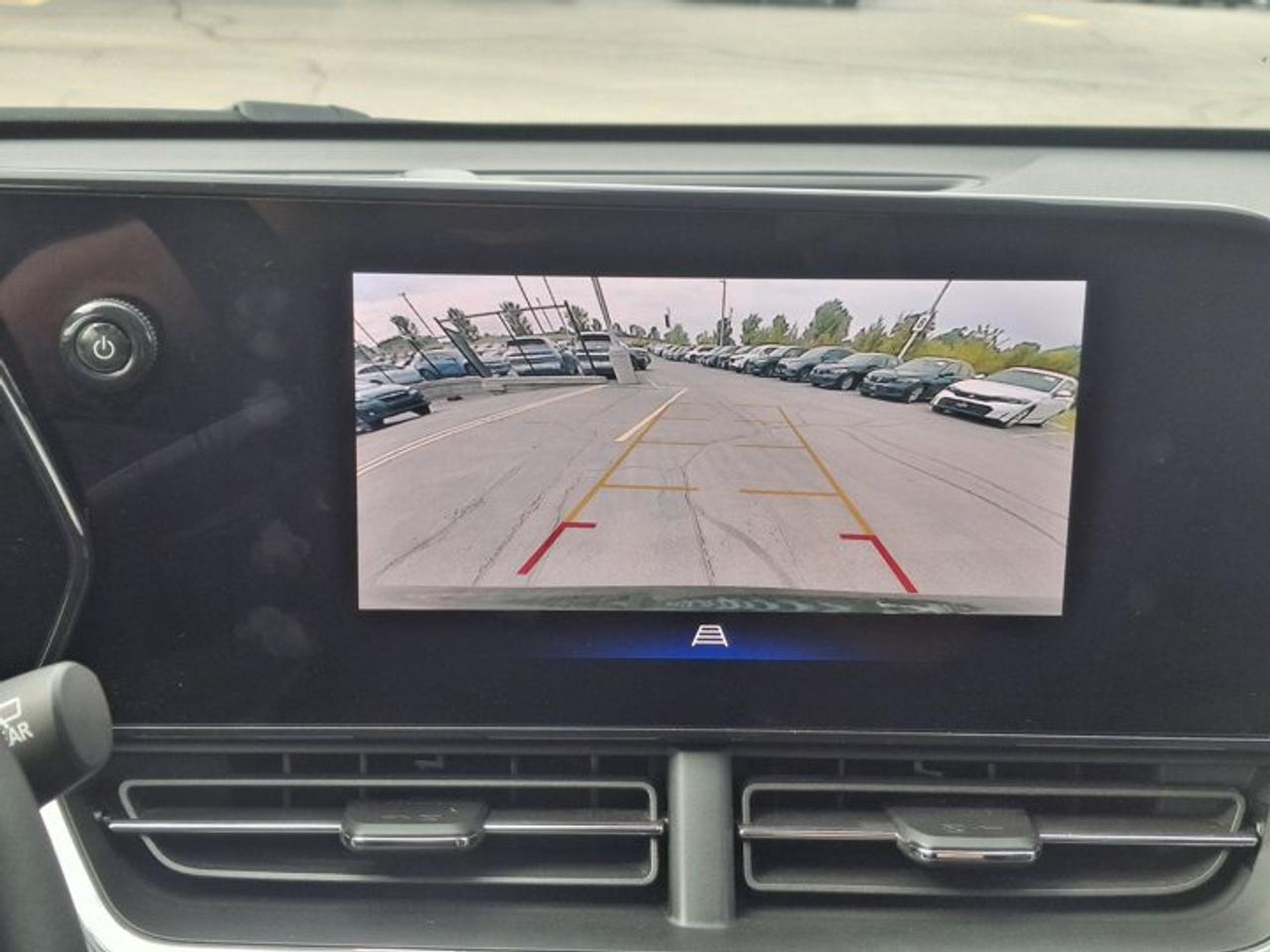 2024 Chevrolet Trax LT | Sunroof | Adaptive Cruise | BSM | Heated Wheel + Seats | Remote Start | CarPlay and More ! Photo