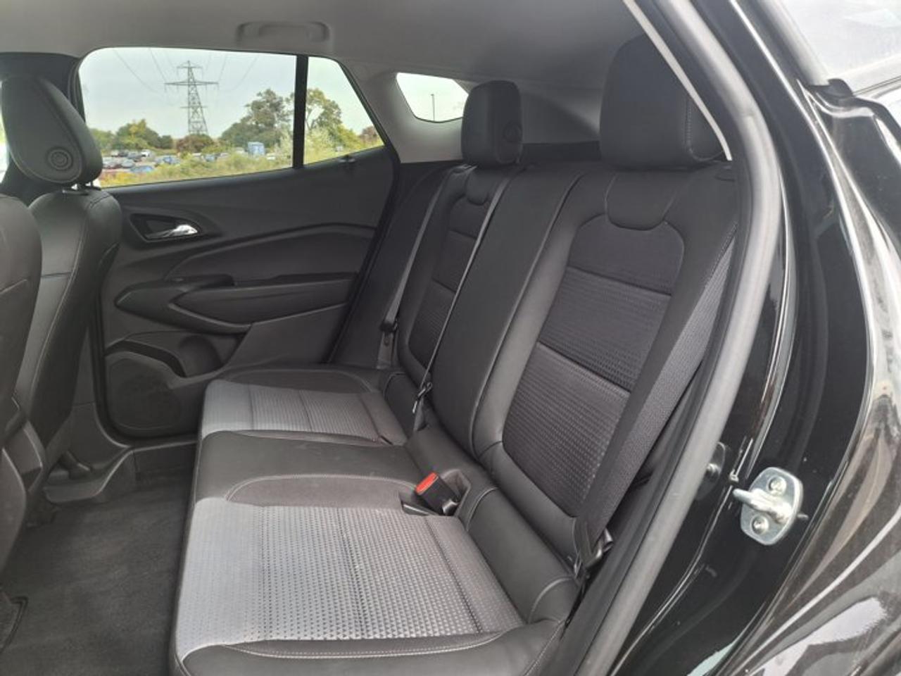 2024 Chevrolet Trax LT | Sunroof | Adaptive Cruise | BSM | Heated Wheel + Seats | Remote Start | CarPlay and More ! Photo