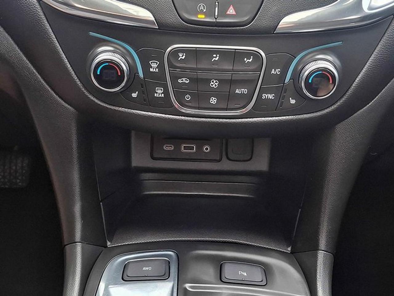 2022 Chevrolet Equinox LT AWD | Pano Roof | Navi | Heated Seats + Steering | Adaptive Cruise | Power Liftgate | and More ! Photo