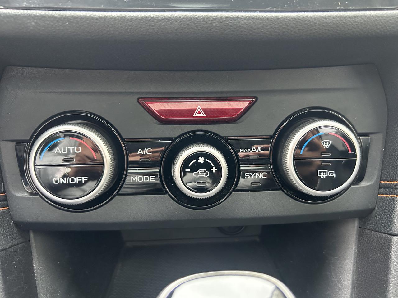 2018 Subaru Crosstrek Limited, AWD, SUNROOF, NAV, B/U CAMERA & MORE!! Photo